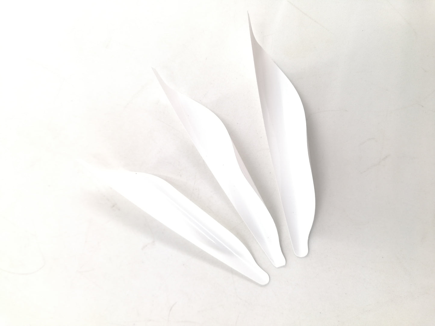 50pcs Archery Spin Vanes, 1.8 Inch Spiral Feather RW DlY Arrow ArcheryWith Sticker Tape Arrow Accessories