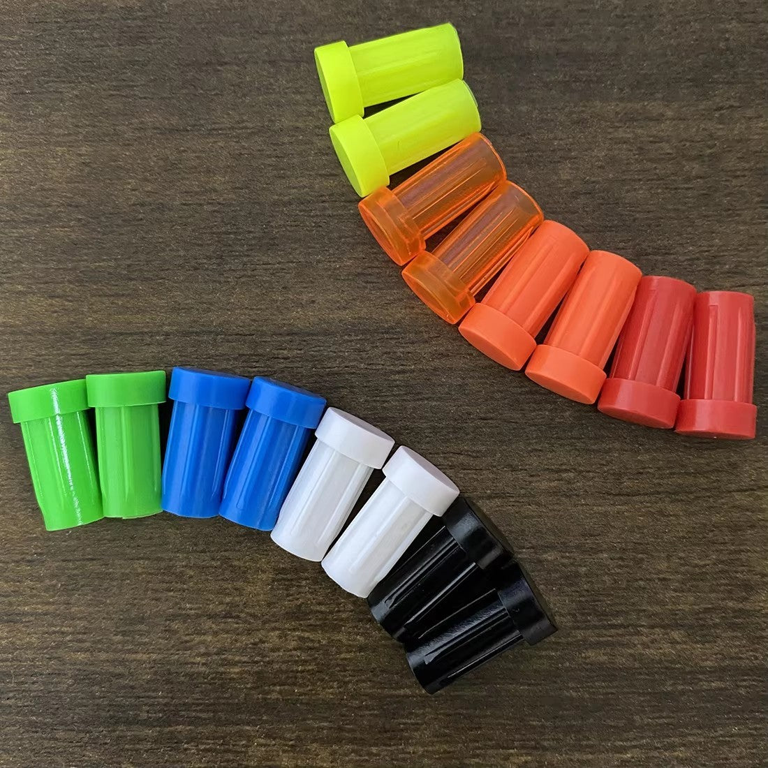 12Pcs Flat Crossbow Bolt Nocks Colorful Plastic Replacement Arrow Nocks for 7.6mm ID 8.8mm OD Shafts